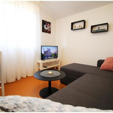 Studio Apartman Elena Примоштен Экстерьер фото
