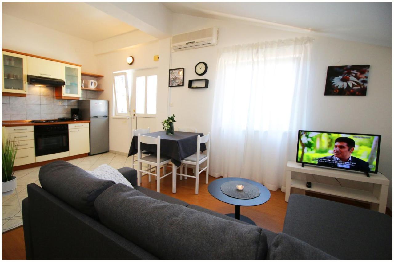 Studio Apartman Elena Примоштен Экстерьер фото