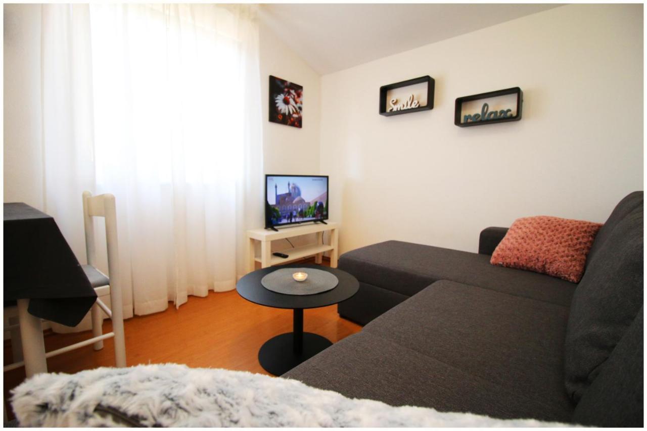 Studio Apartman Elena Примоштен Экстерьер фото