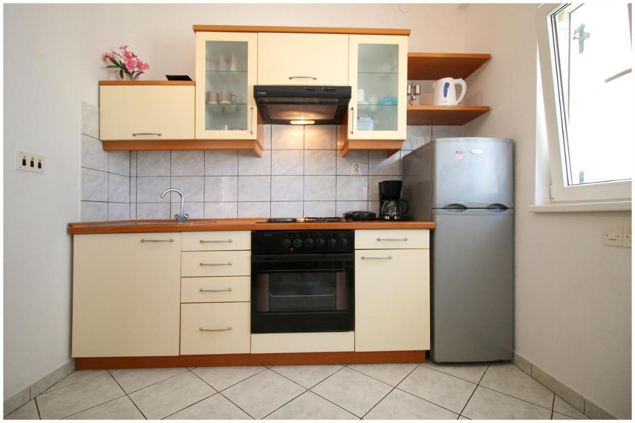 Studio Apartman Elena Примоштен Экстерьер фото
