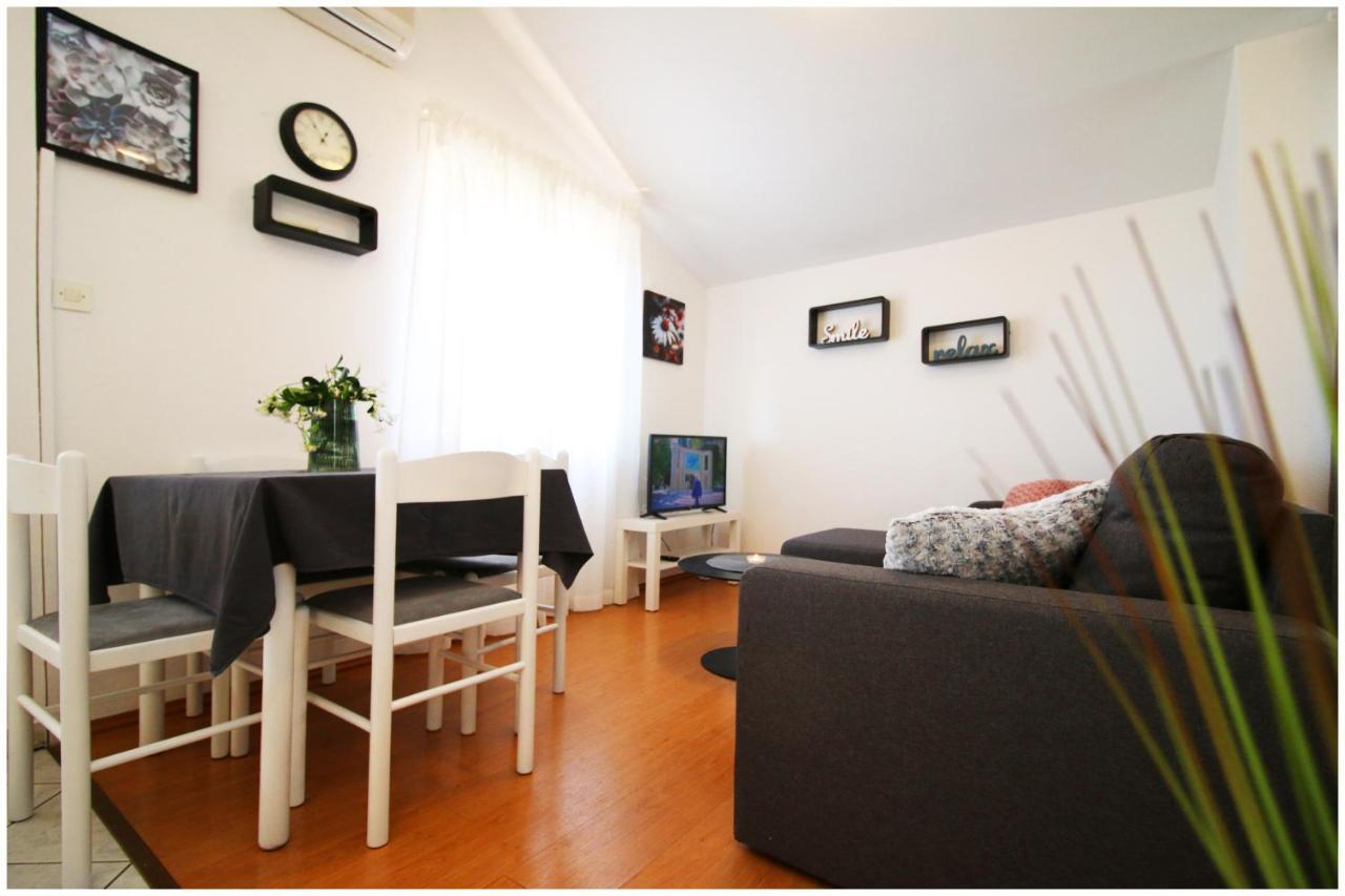 Studio Apartman Elena Примоштен Экстерьер фото