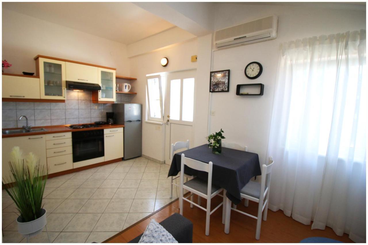 Studio Apartman Elena Примоштен Экстерьер фото