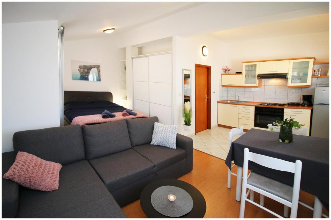 Studio Apartman Elena Примоштен Экстерьер фото